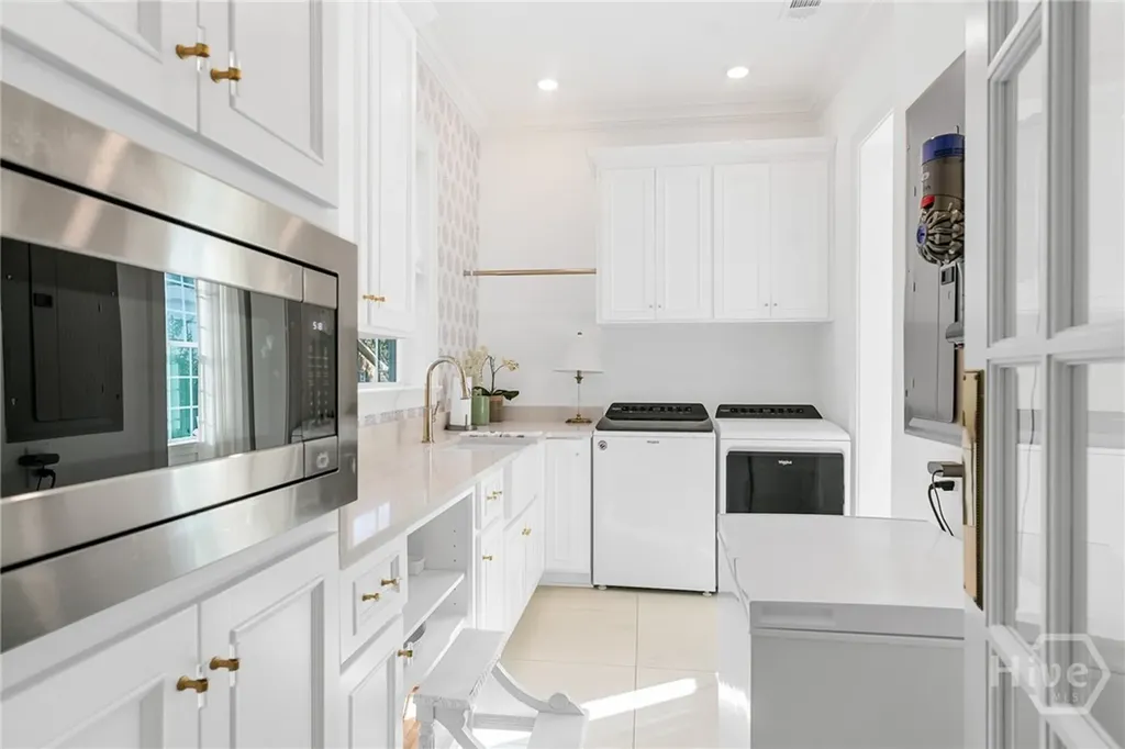 723 E Victory Drive Savannah GA 31405
