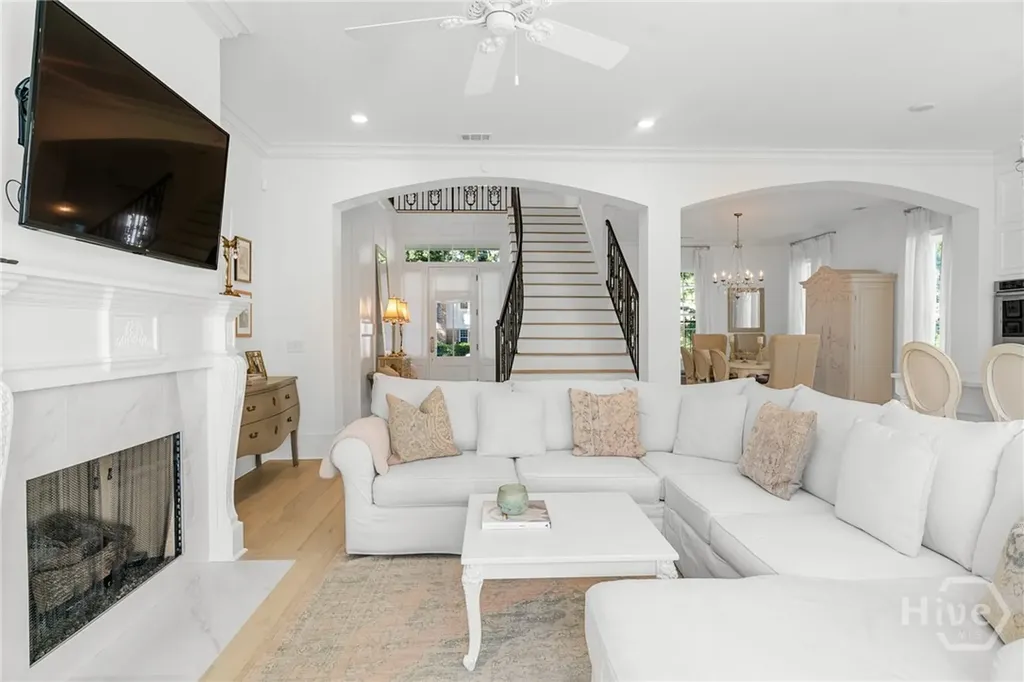 723 E Victory Drive Savannah GA 31405