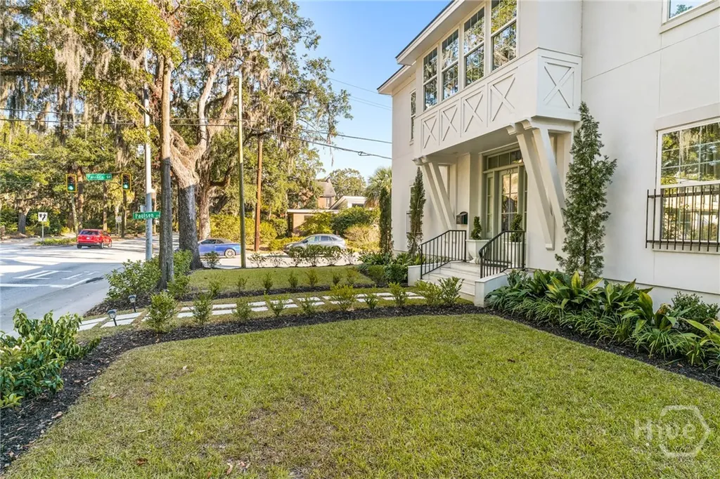 723 E Victory Drive Savannah GA 31405