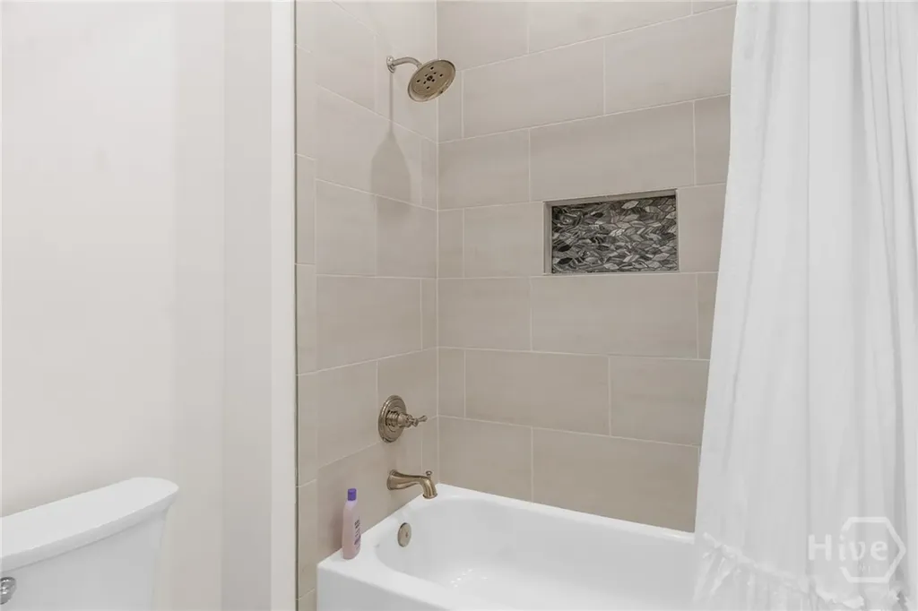 723 E Victory Drive Savannah GA 31405