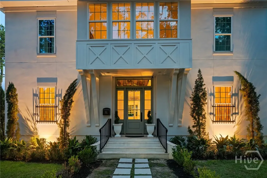 723 E Victory Drive Savannah GA 31405