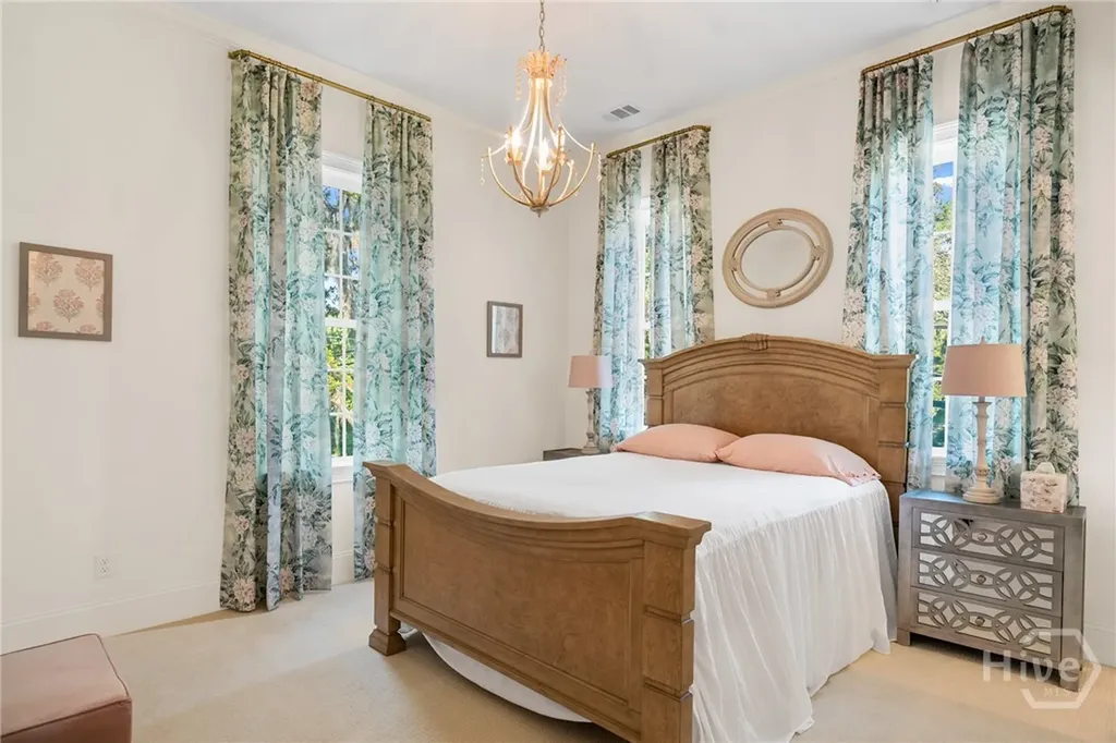 723 E Victory Drive Savannah GA 31405