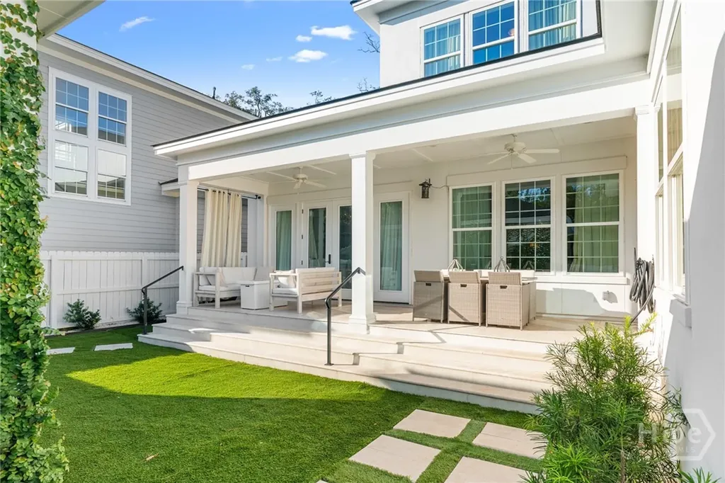 723 E Victory Drive Savannah GA 31405