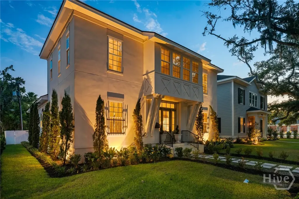 723 E Victory Drive Savannah GA 31405