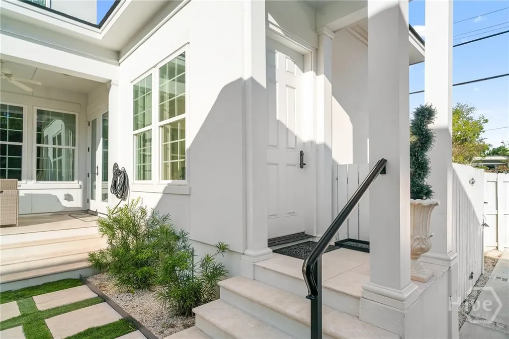 723 E Victory Drive Savannah GA 31405