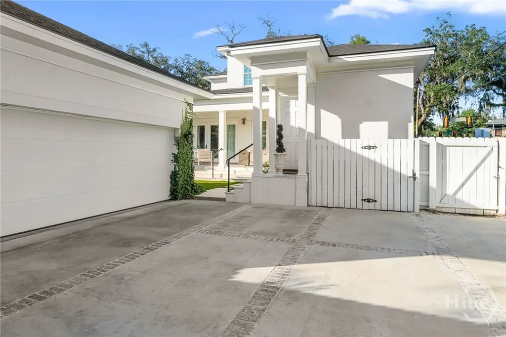 723 E Victory Drive Savannah GA 31405