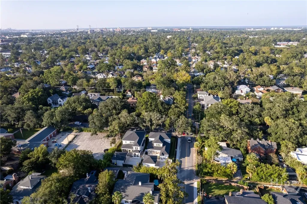 723 E Victory Drive Savannah GA 31405