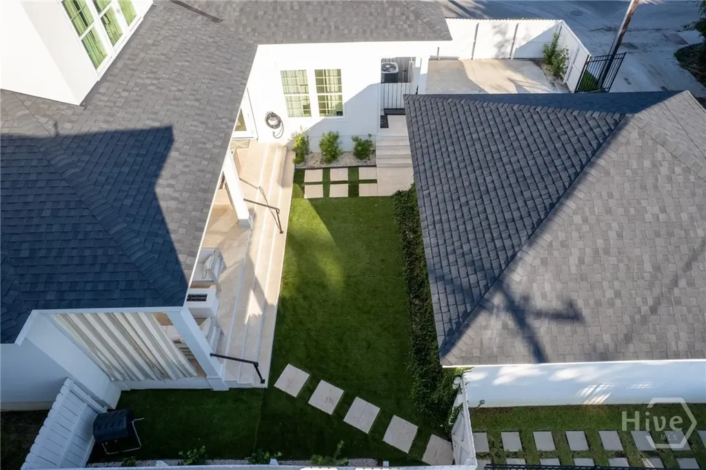 723 E Victory Drive Savannah GA 31405