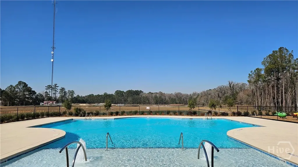 143 Classic Drive Pooler GA 31322
