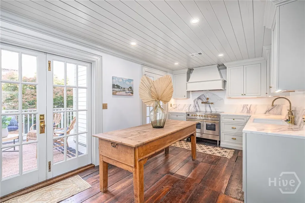 110 W Taylor Street Savannah GA 31401