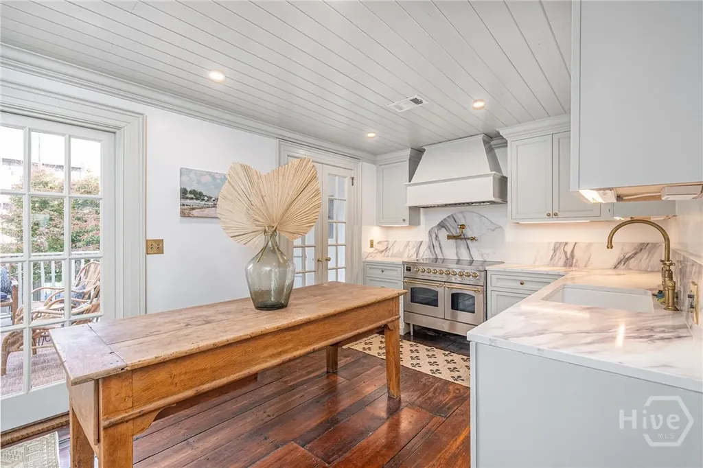110 W Taylor Street Savannah GA 31401