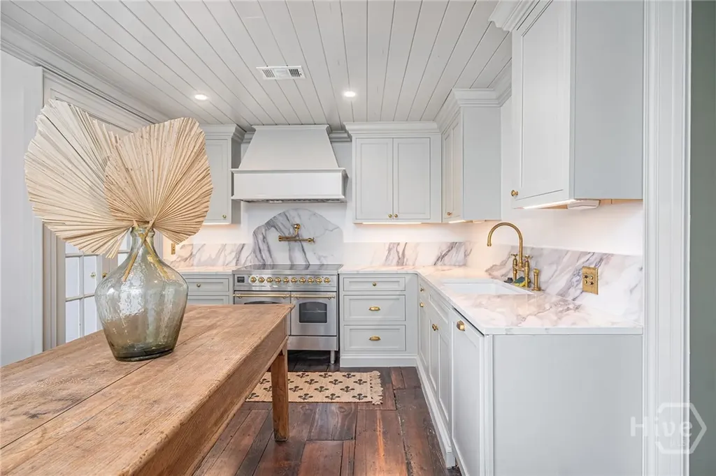 110 W Taylor Street Savannah GA 31401