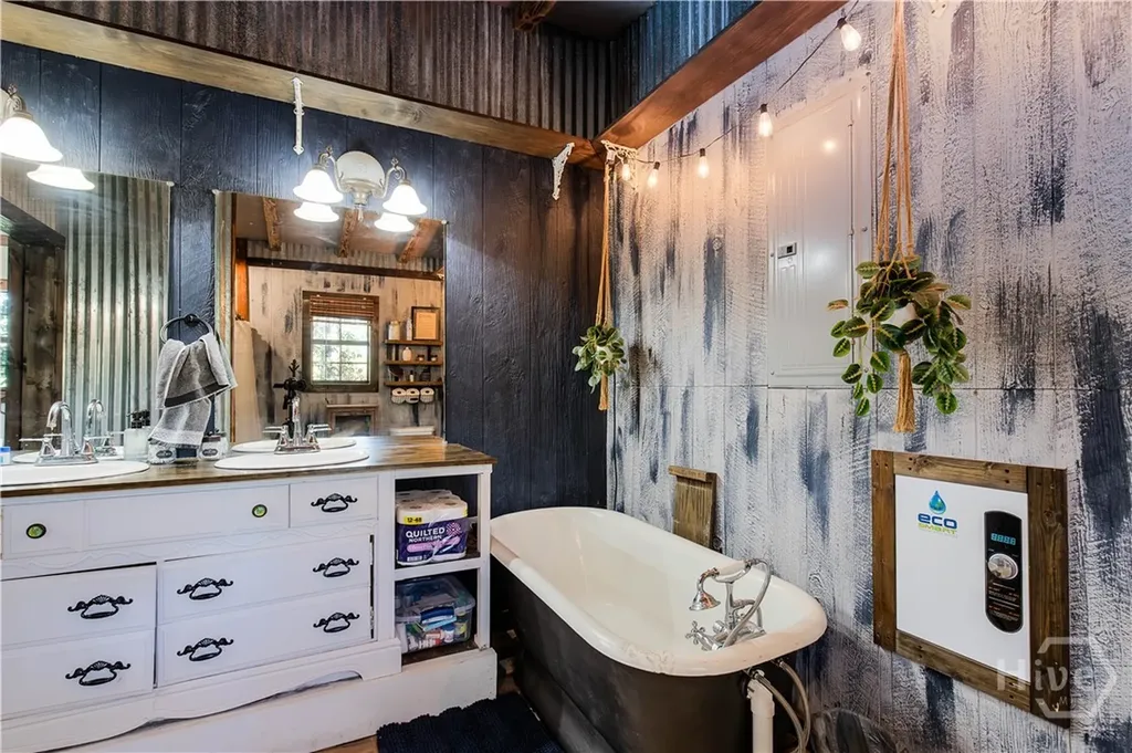 2286 Carter Bight Landing Road Surrency GA 31563