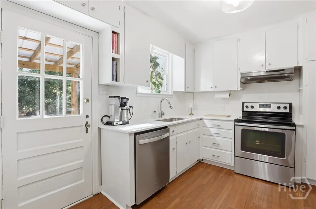 9 Colonel Estill Avenue Savannah GA 31406