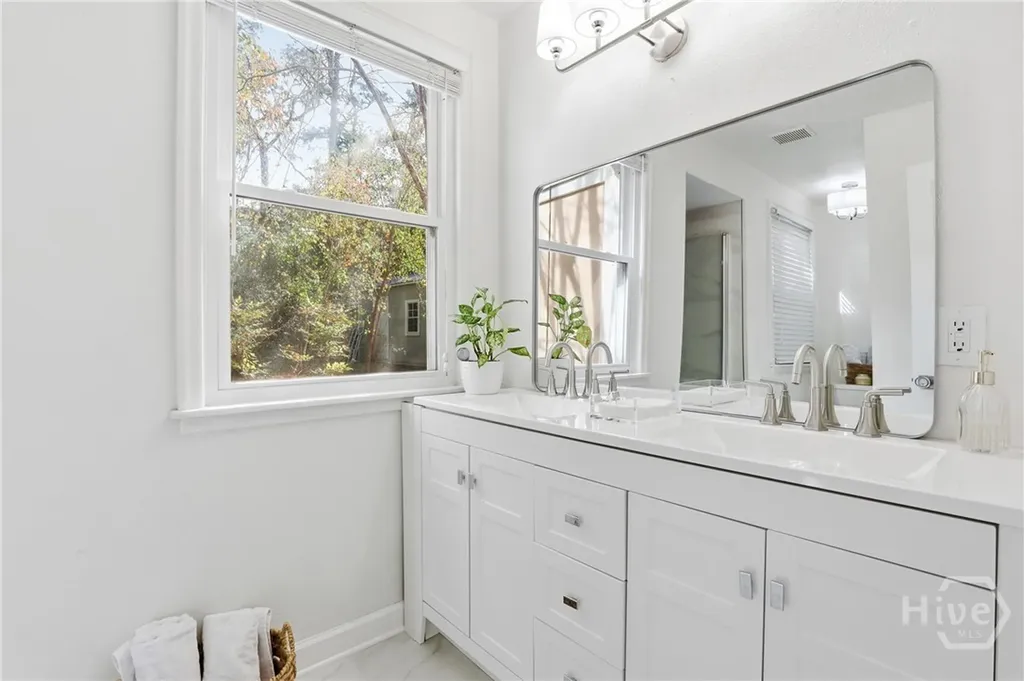 9 Colonel Estill Avenue Savannah GA 31406