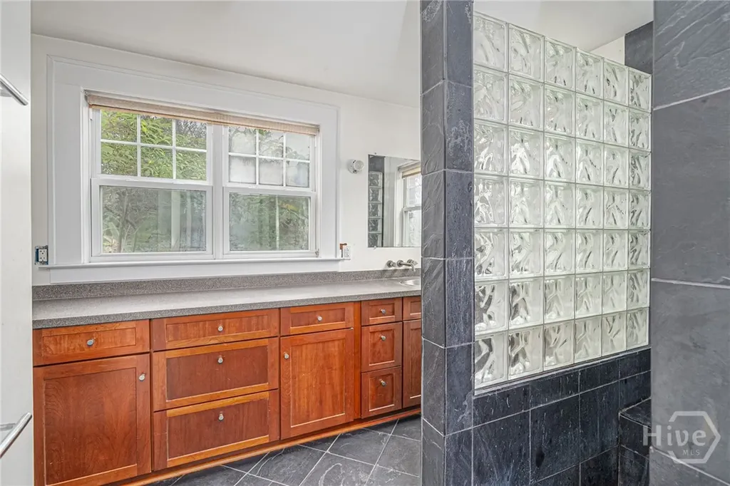 1211 E 49th Savannah GA 31404