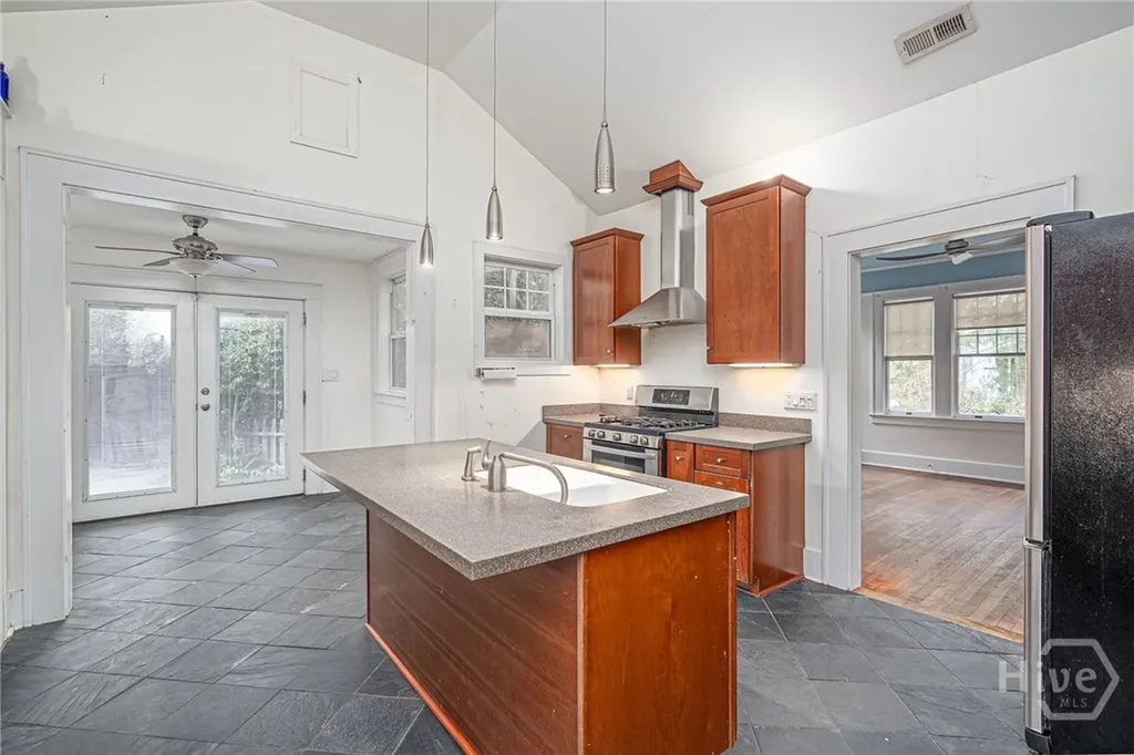 1211 E 49th Savannah GA 31404