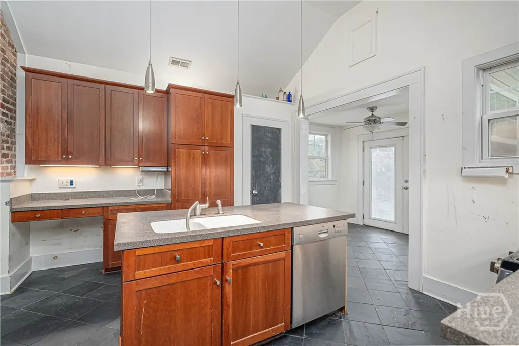 1211 E 49th Savannah GA 31404