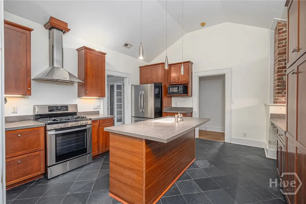 1211 E 49th Savannah GA 31404