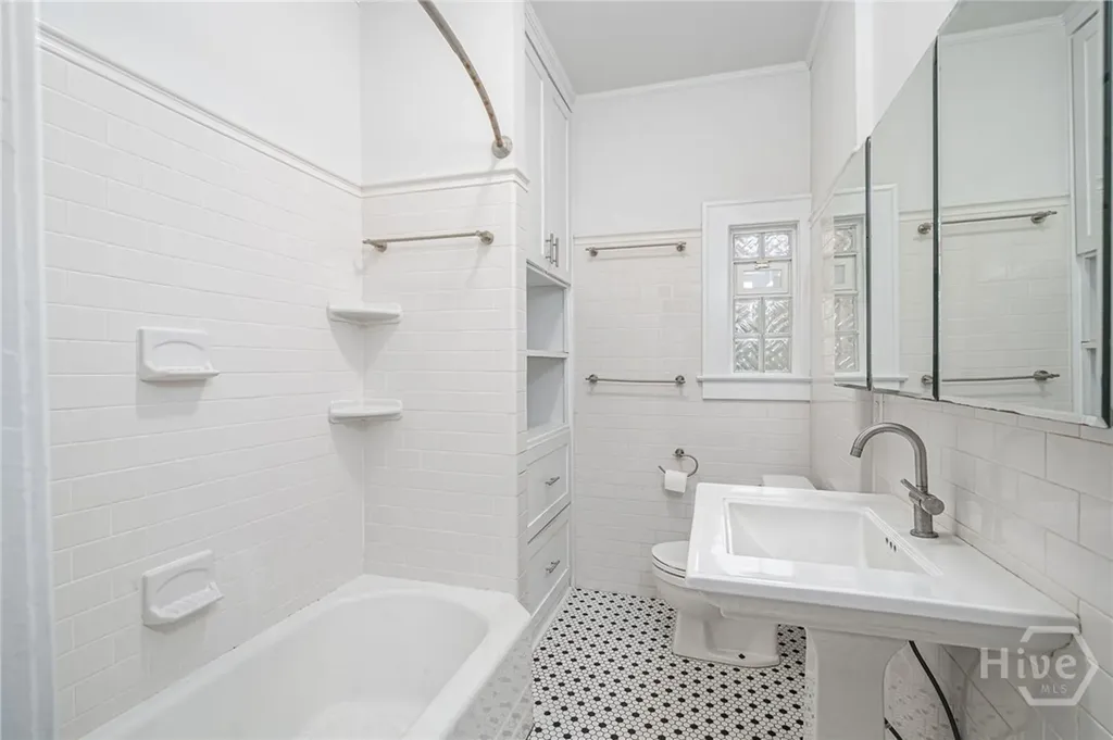 1211 E 49th Savannah GA 31404