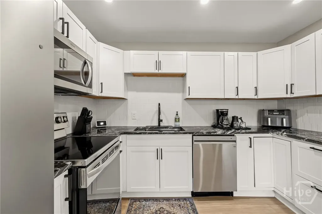 406 E 57th Street Savannah GA 31405