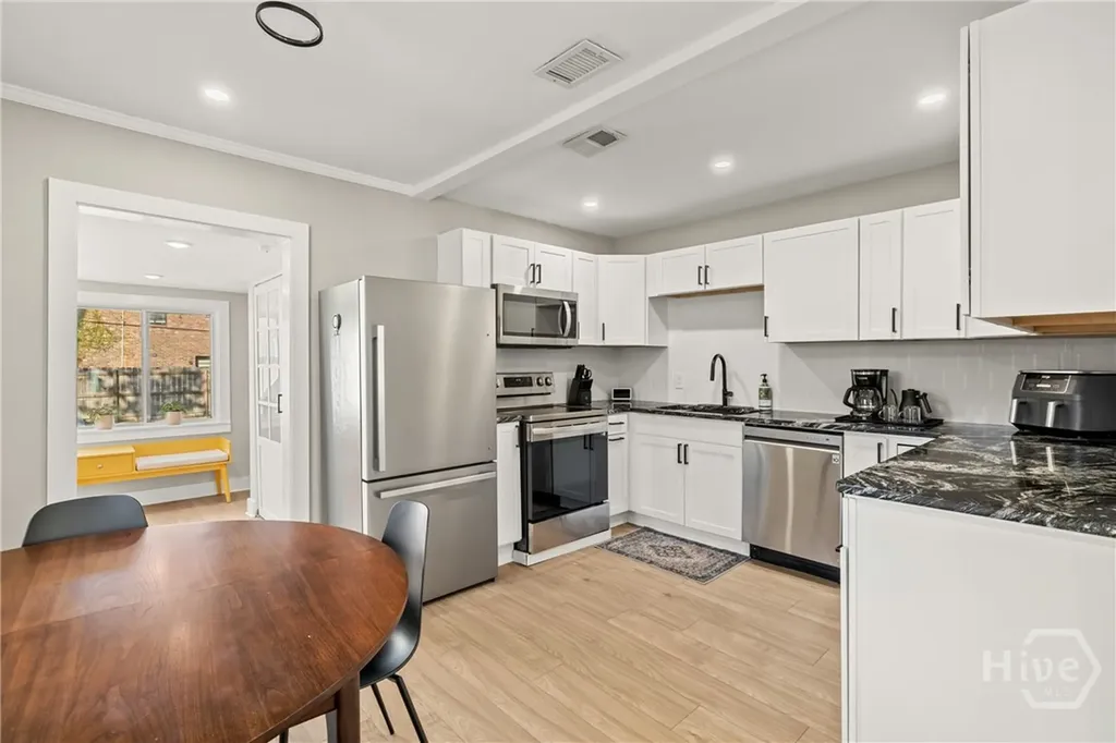 406 E 57th Street Savannah GA 31405