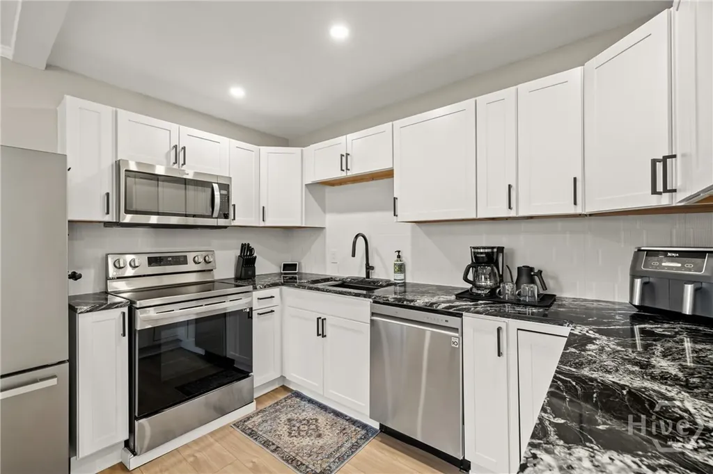 406 E 57th Street Savannah GA 31405
