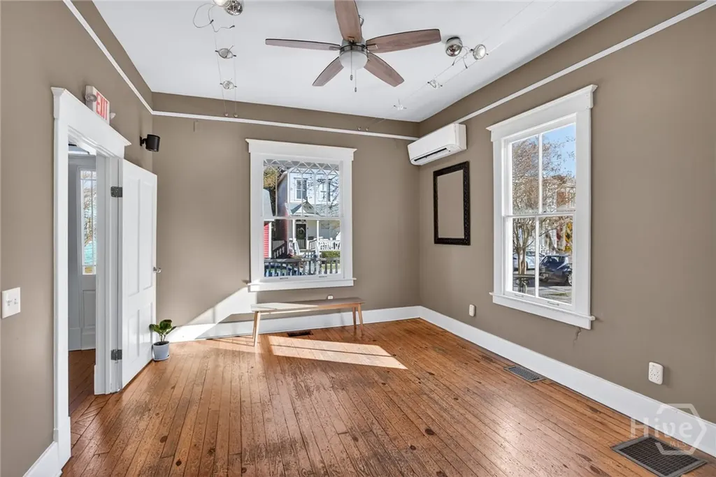 11 E 41st Street Savannah GA 31401