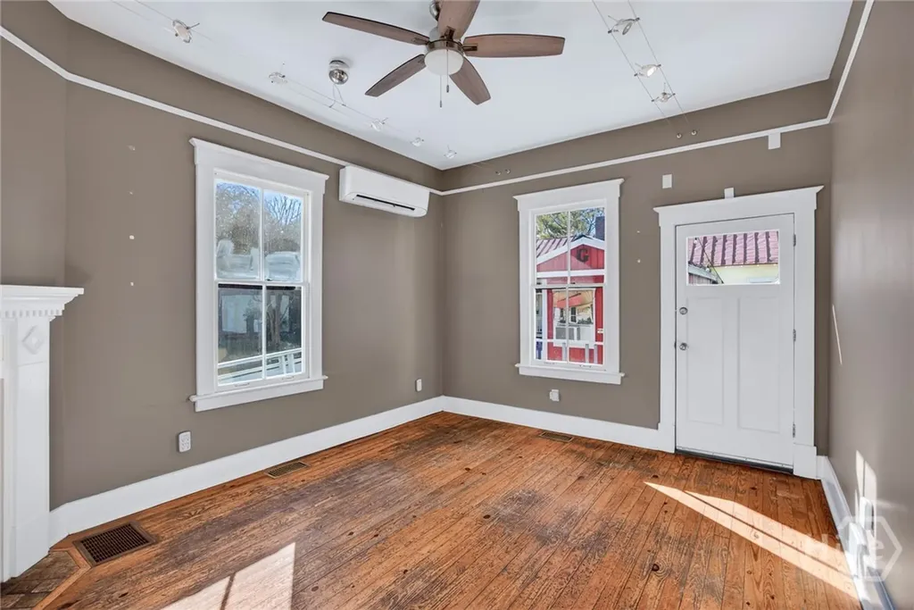 11 E 41st Street Savannah GA 31401