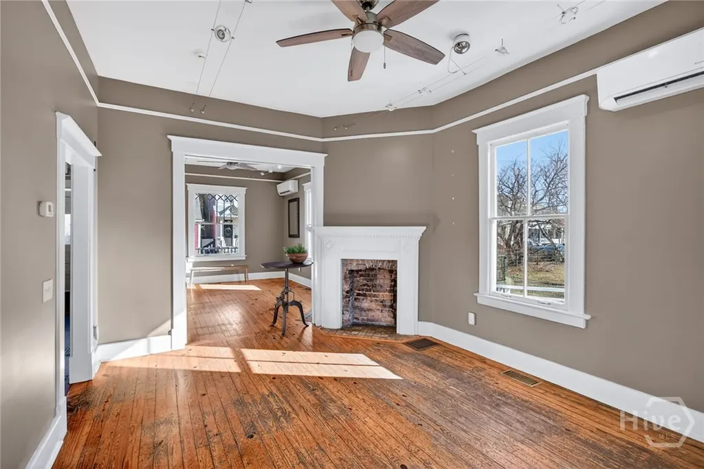 11 E 41st Street Savannah GA 31401
