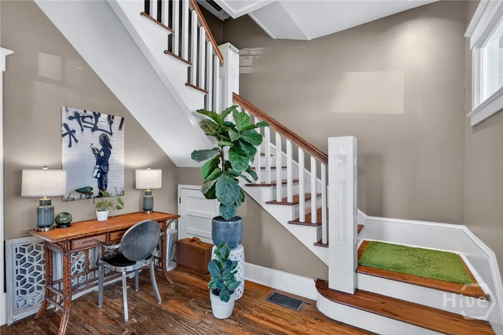 11 E 41st Street Savannah GA 31401