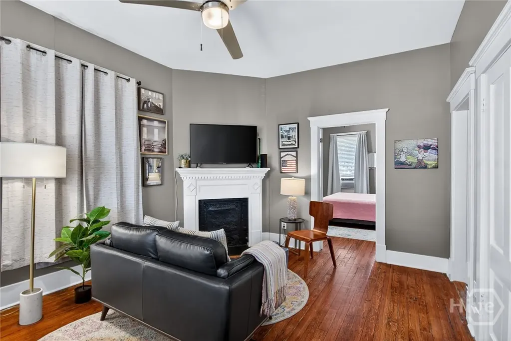 11 E 41st Street Savannah GA 31401
