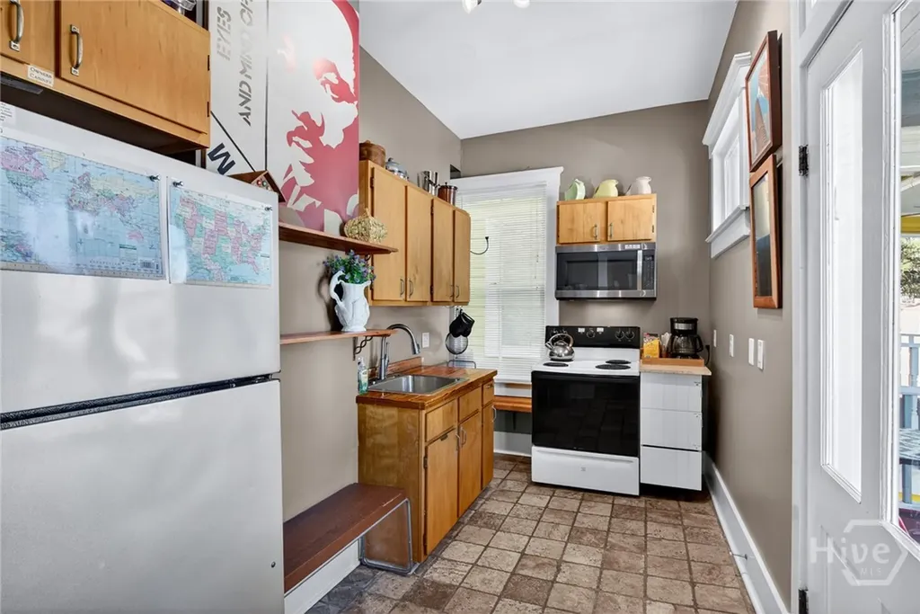 11 E 41st Street Savannah GA 31401