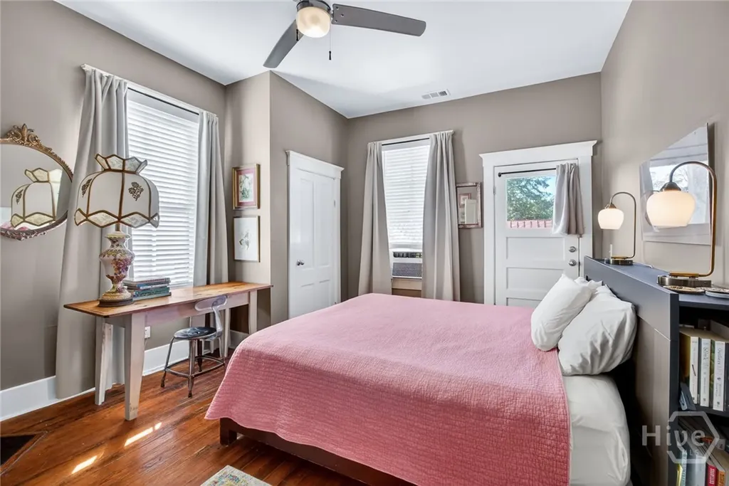 11 E 41st Street Savannah GA 31401