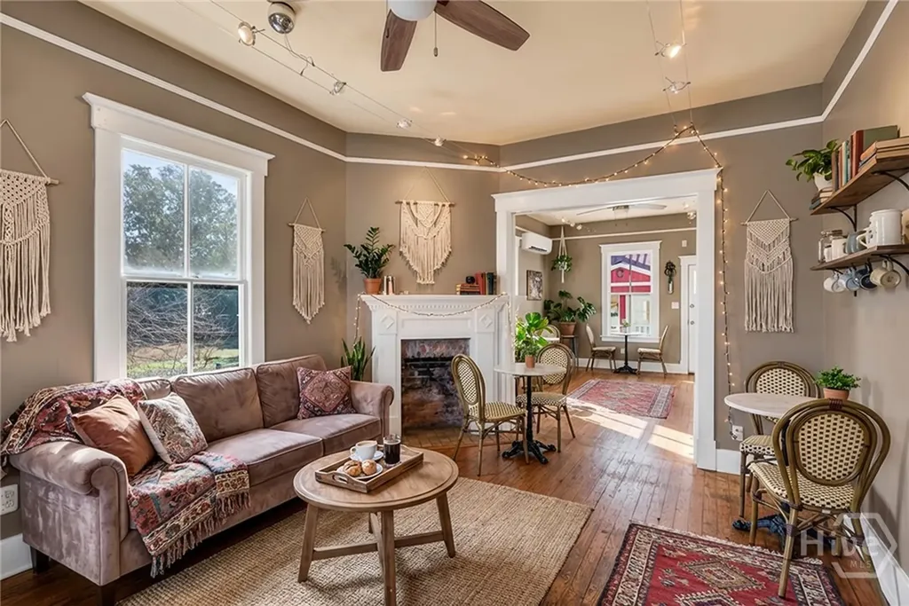 11 E 41st Street Savannah GA 31401