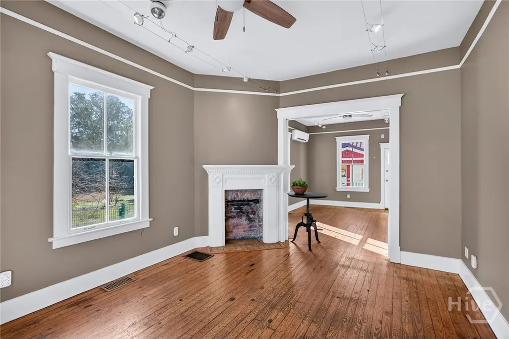 11 E 41st Street Savannah GA 31401