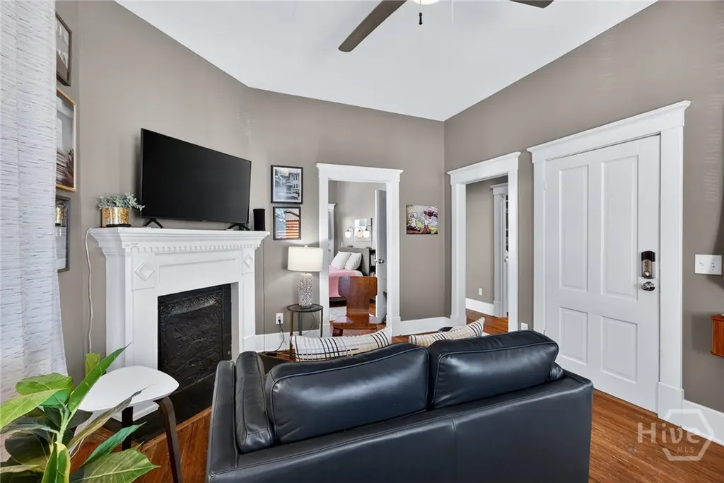 11 E 41st Street Savannah GA 31401