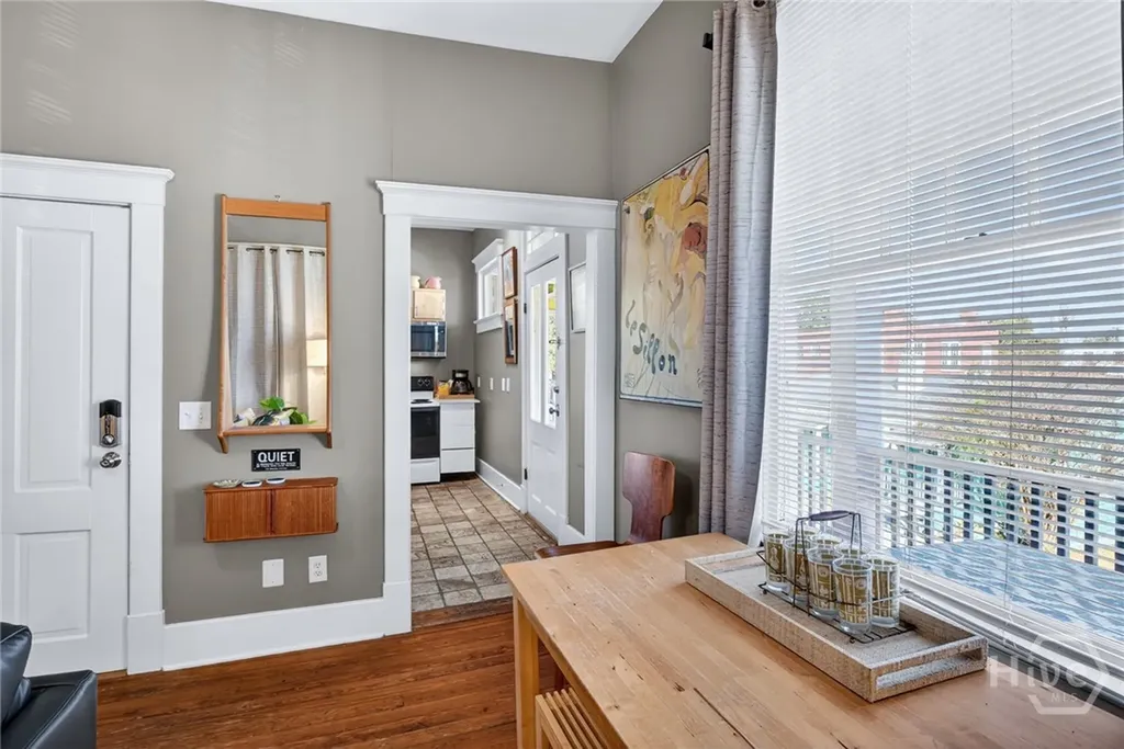 11 E 41st Street Savannah GA 31401