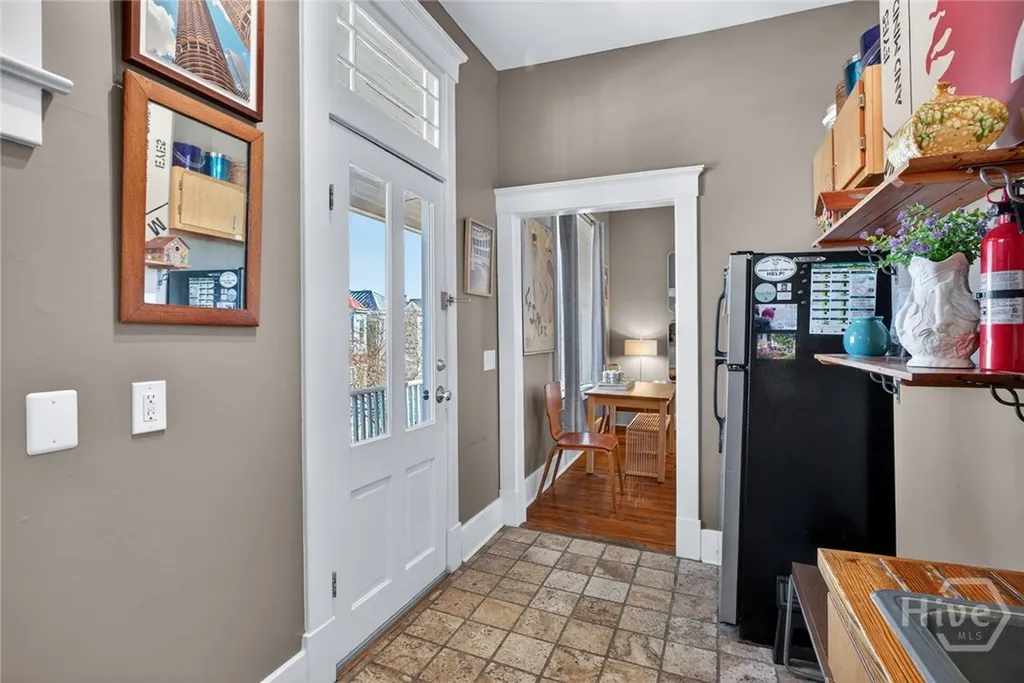 11 E 41st Street Savannah GA 31401
