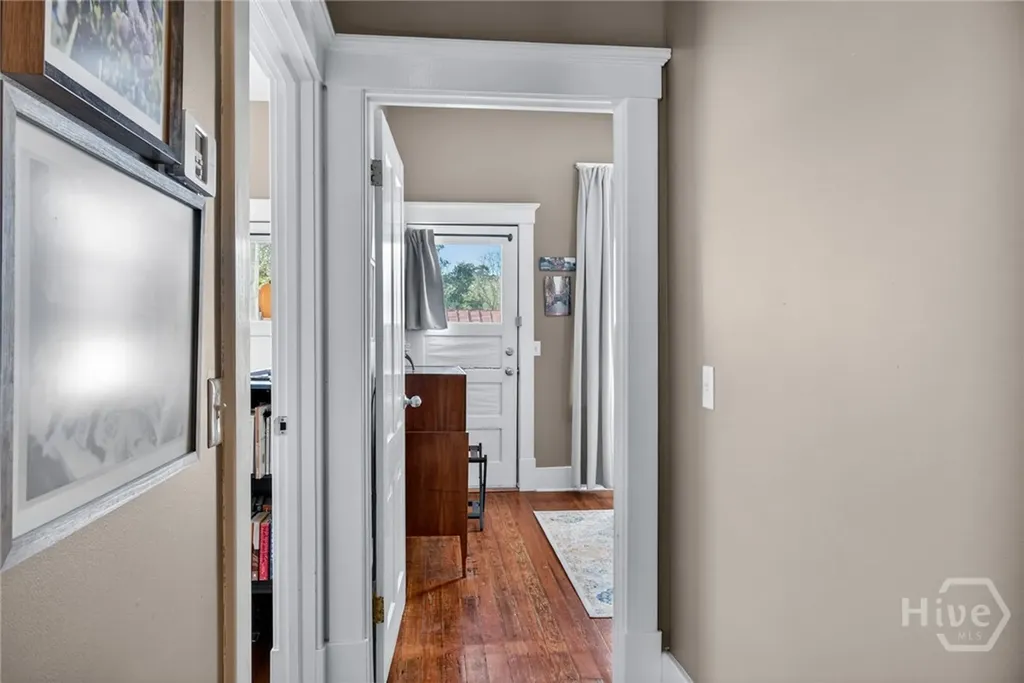 11 E 41st Street Savannah GA 31401