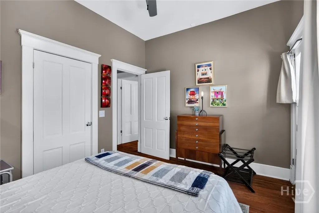 11 E 41st Street Savannah GA 31401