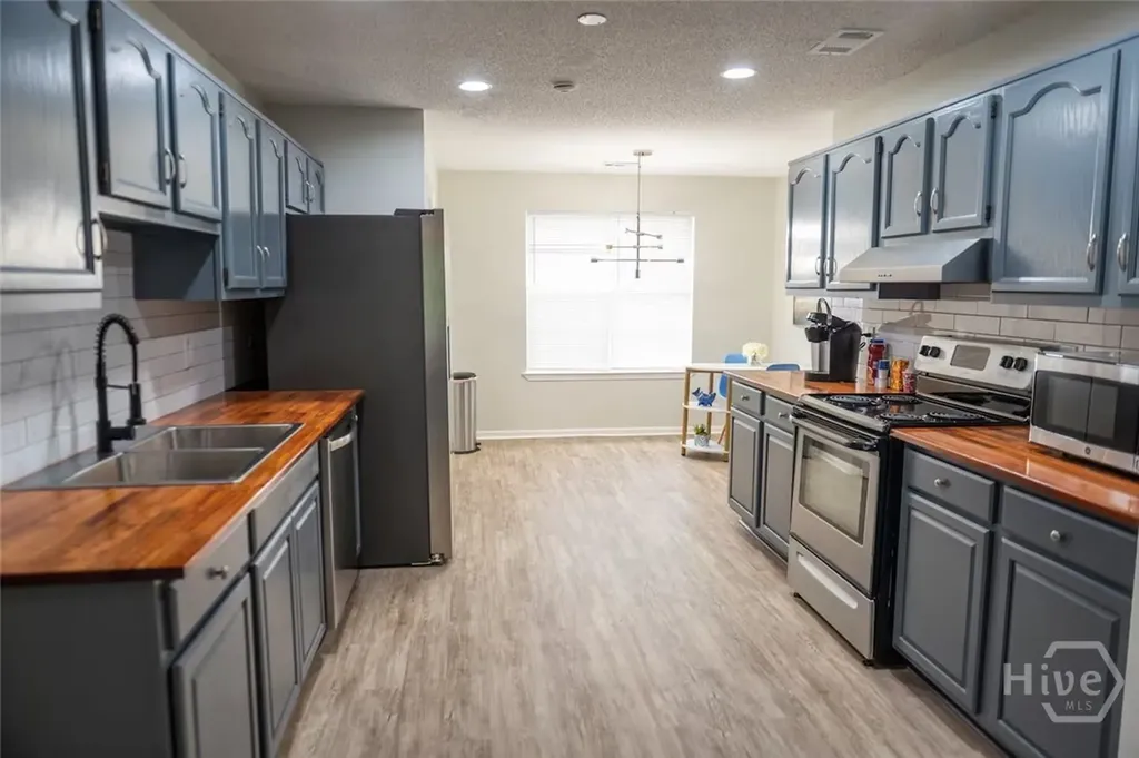 4 Glen Oaks Court Savannah GA 31405