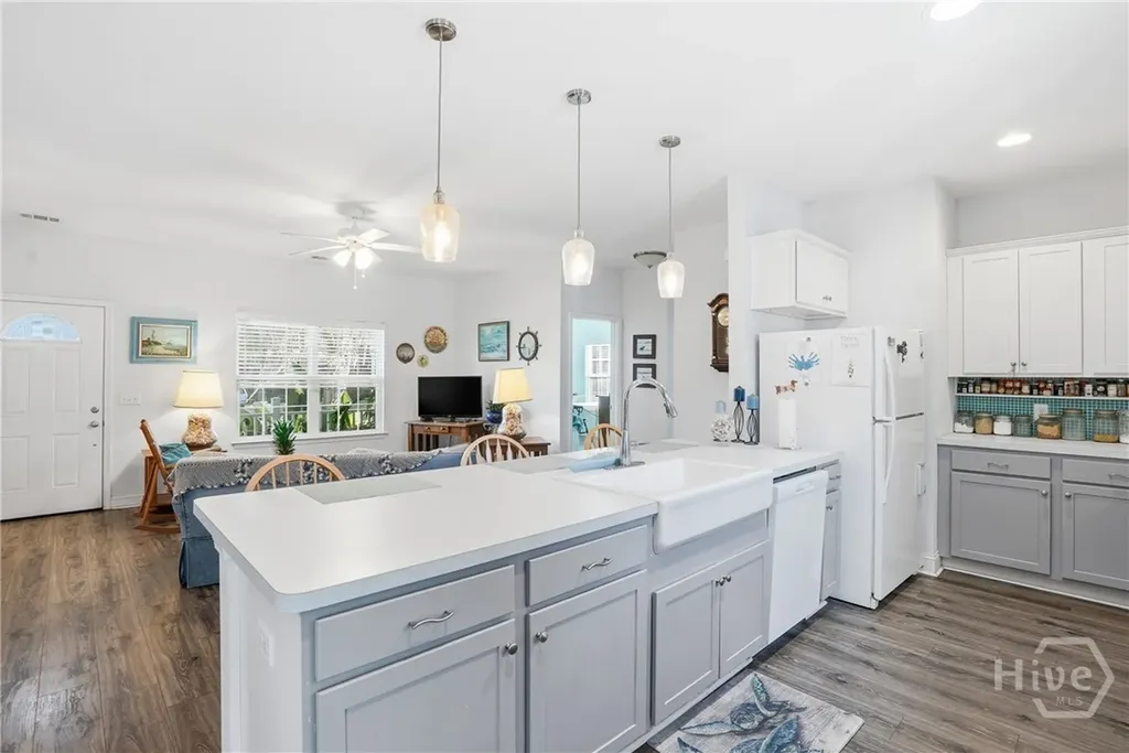 613 Leaning Oaks Drive Savannah GA 31410