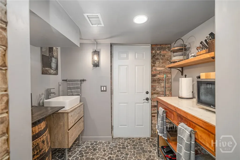 405 E Liberty Street Savannah GA 31401