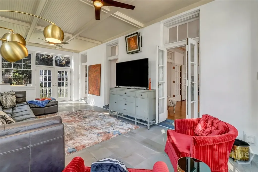 602 E Victory Drive Savannah GA 31405