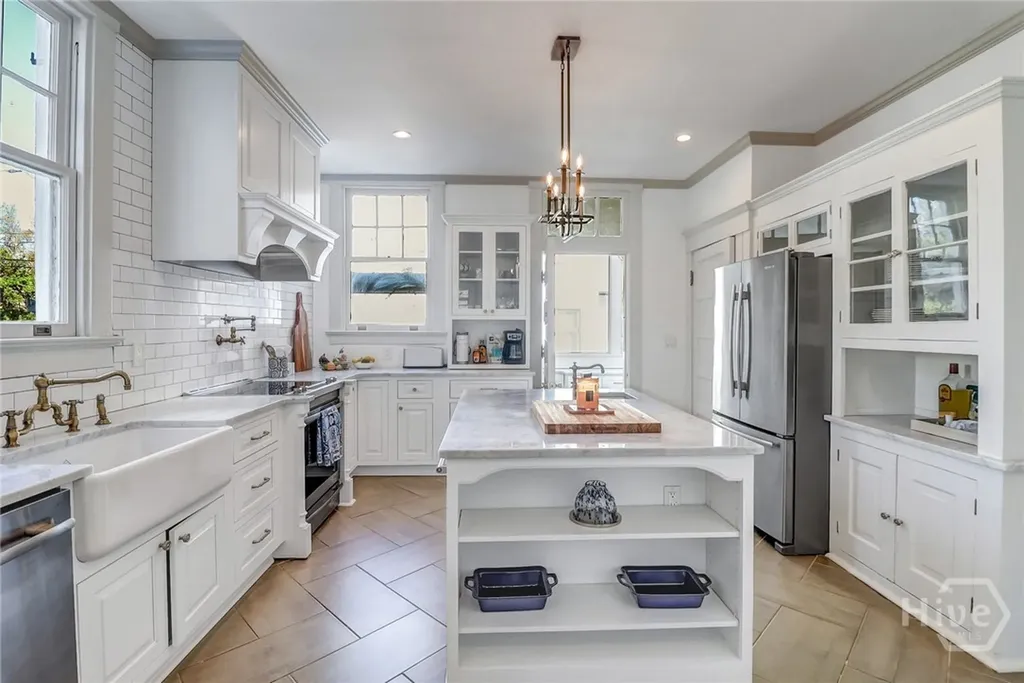602 E Victory Drive Savannah GA 31405