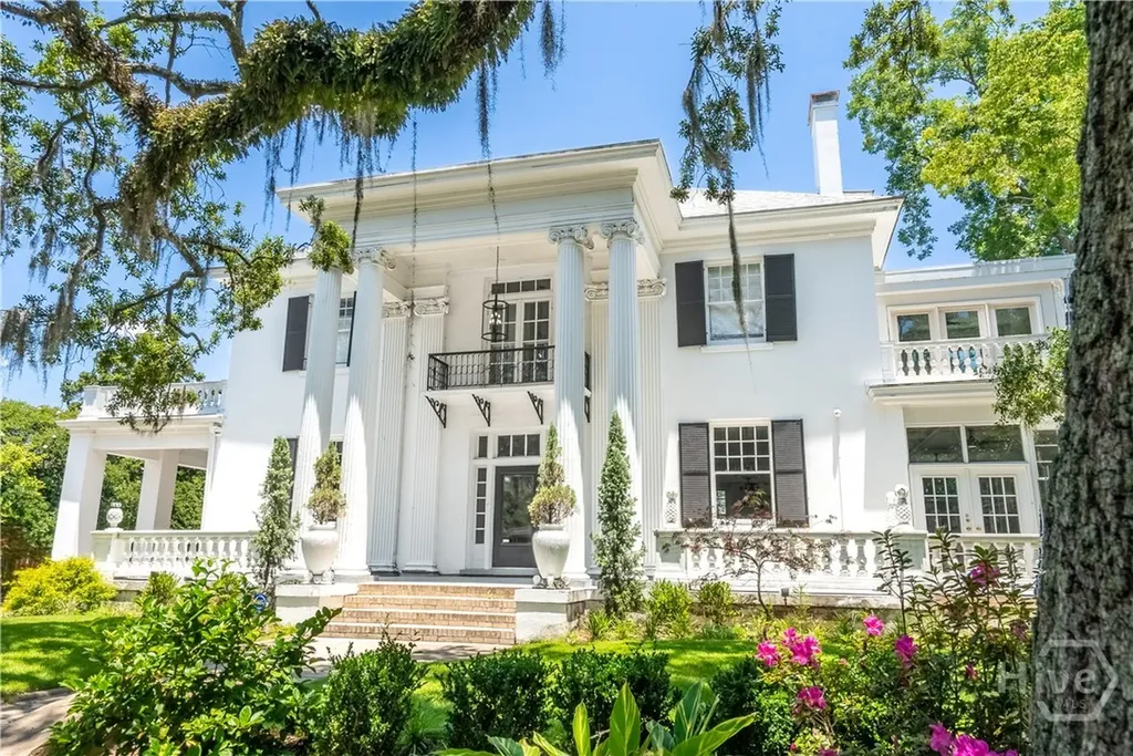 602 E Victory Drive Savannah GA 31405