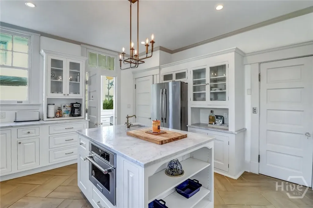 602 E Victory Drive Savannah GA 31405