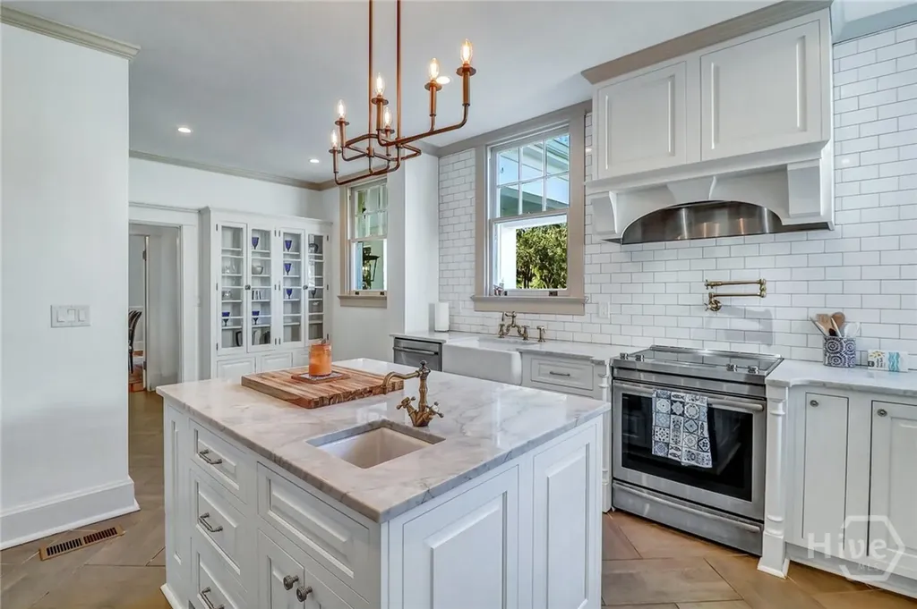 602 E Victory Drive Savannah GA 31405