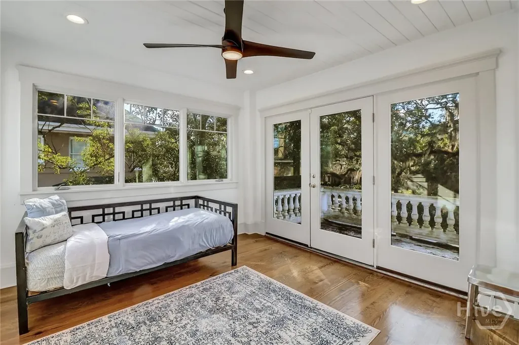 602 E Victory Drive Savannah GA 31405